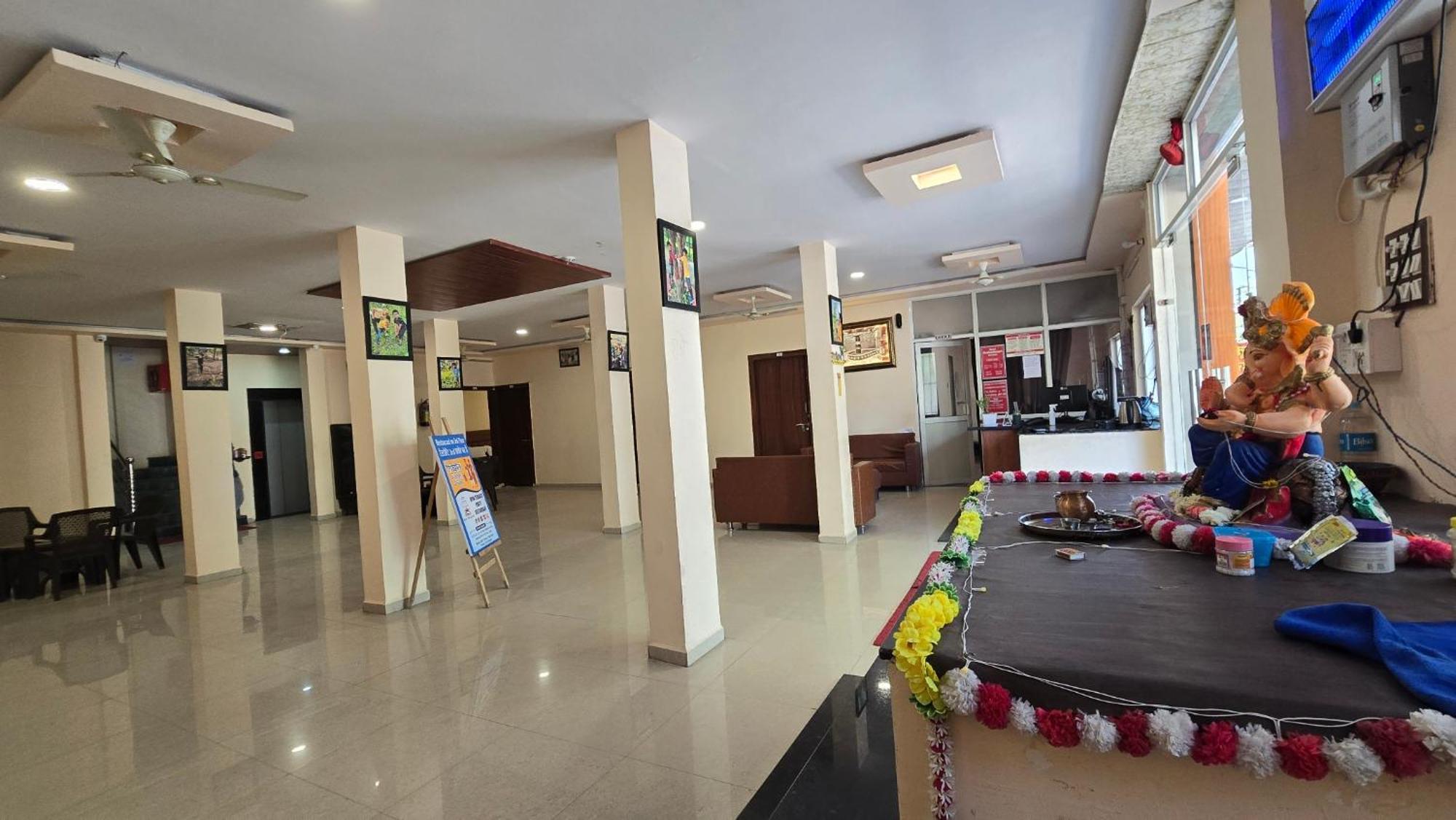 Hotel Maheshwari Green'S Ujjain Buitenkant foto