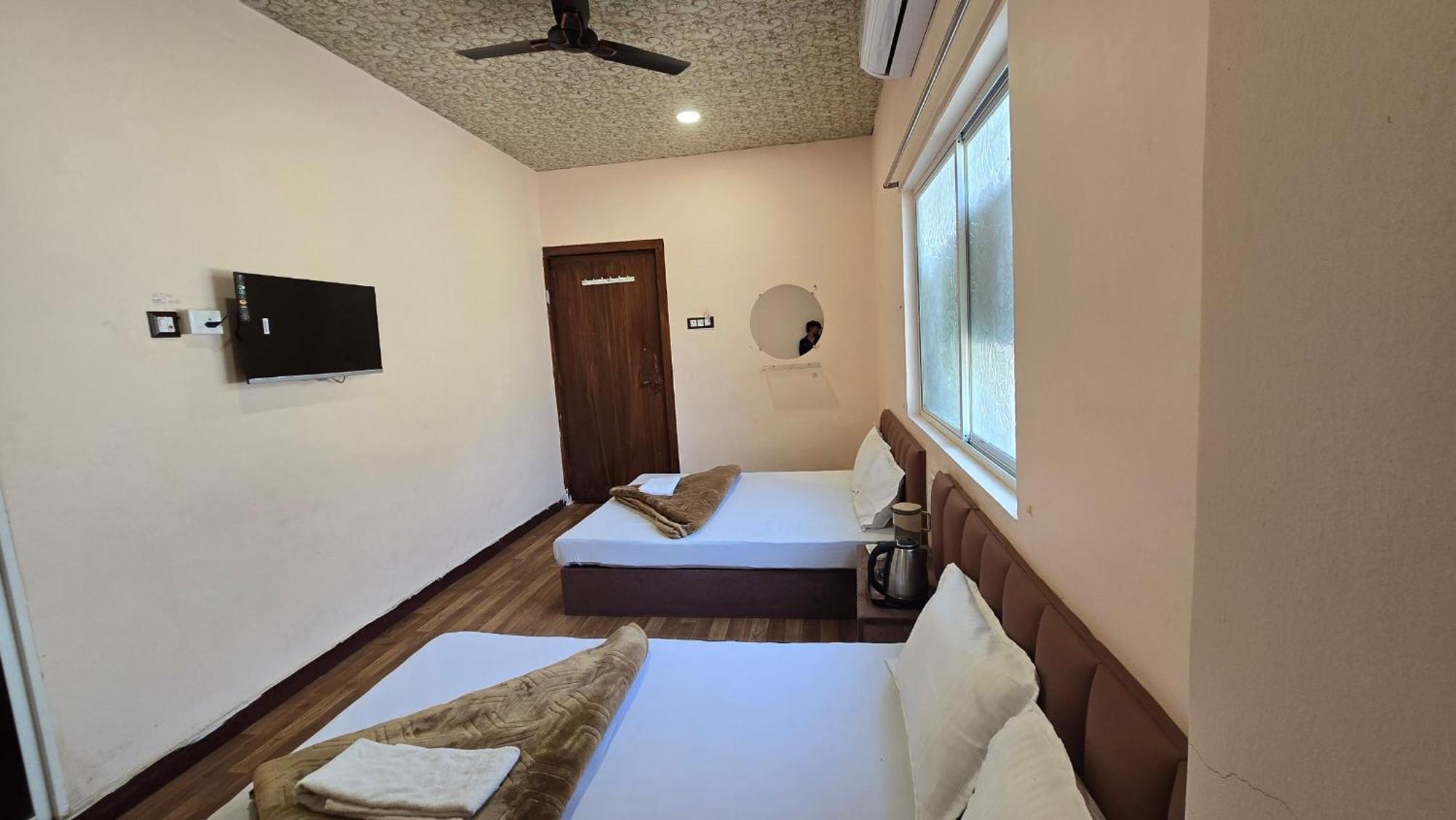 Hotel Maheshwari Green'S Ujjain Buitenkant foto