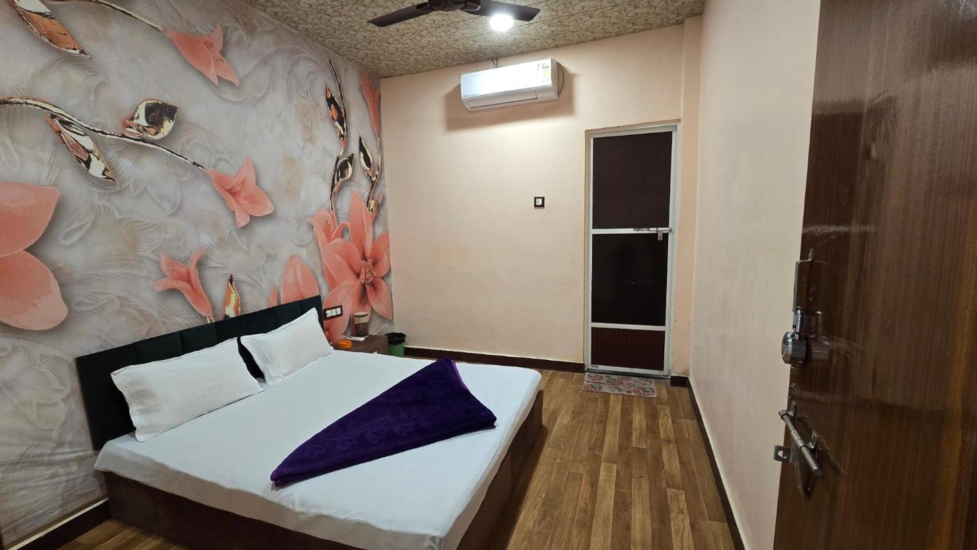 Hotel Maheshwari Green'S Ujjain Buitenkant foto