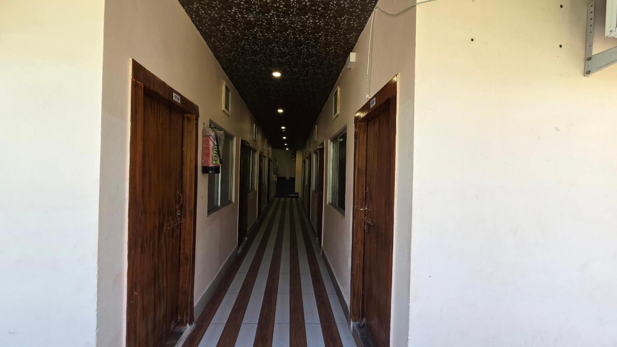 Hotel Maheshwari Green'S Ujjain Buitenkant foto