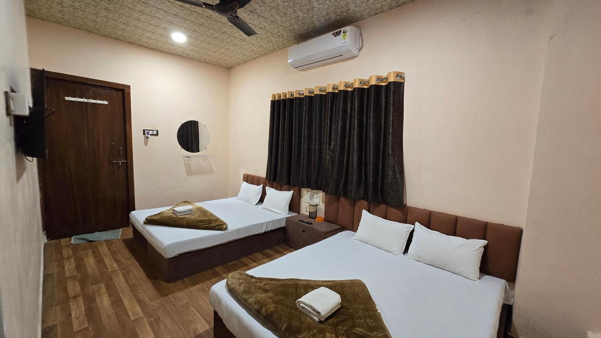 Hotel Maheshwari Green'S Ujjain Buitenkant foto