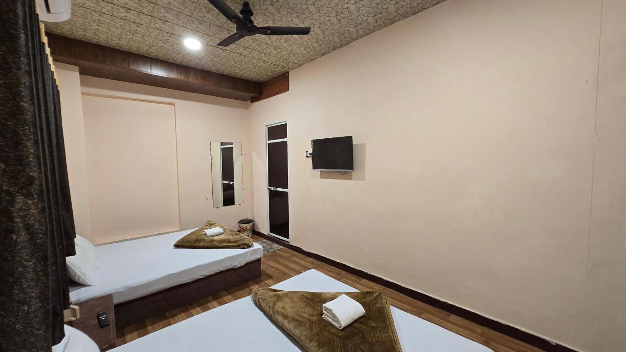 Hotel Maheshwari Green'S Ujjain Buitenkant foto