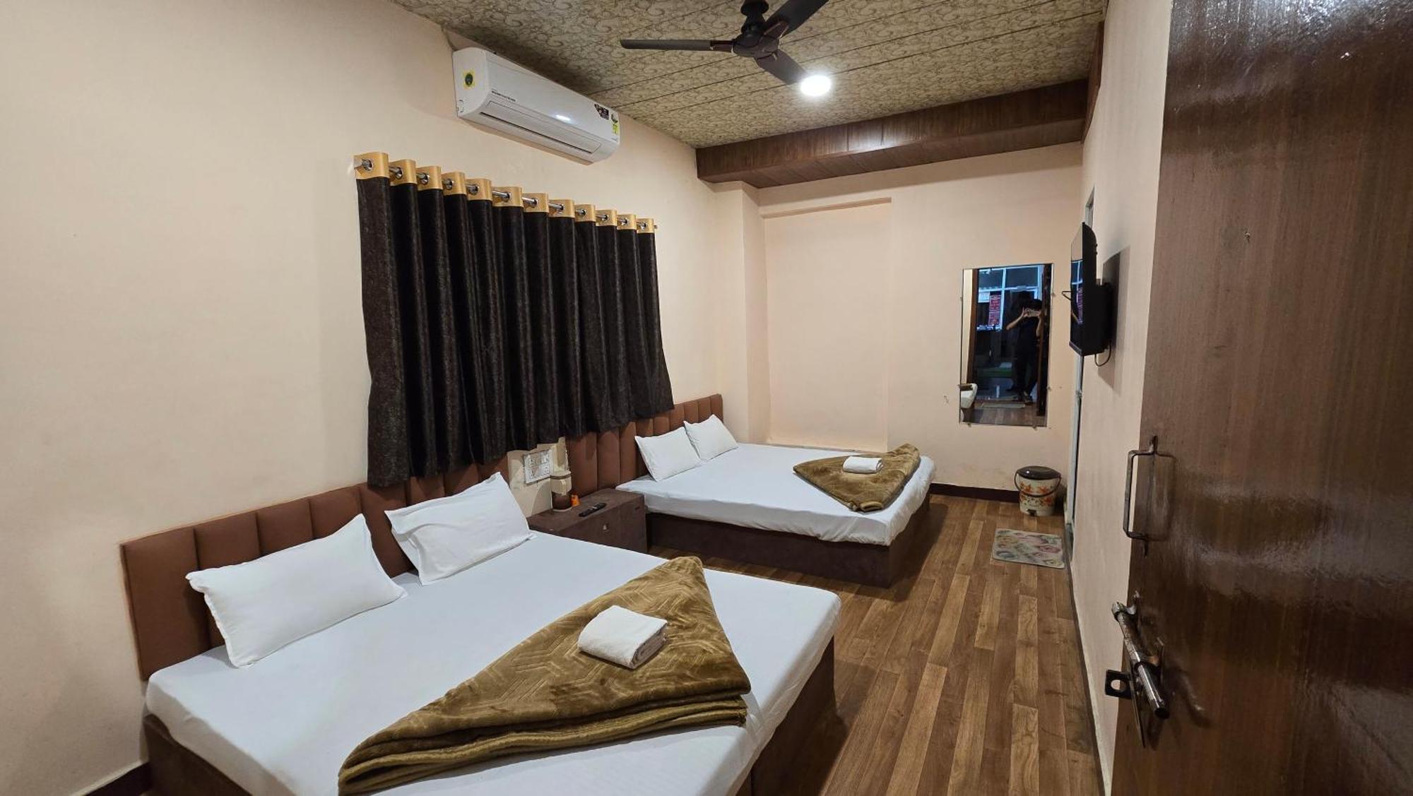Hotel Maheshwari Green'S Ujjain Buitenkant foto